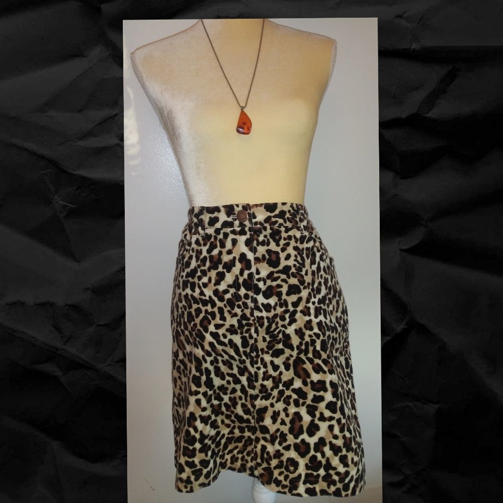 TR Jones of New York Leopard print stretch - EUC